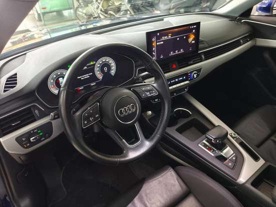 AUDI-A4-2020