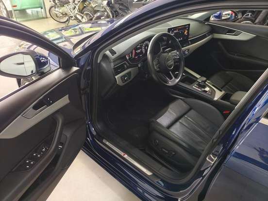 AUDI-A4-2020