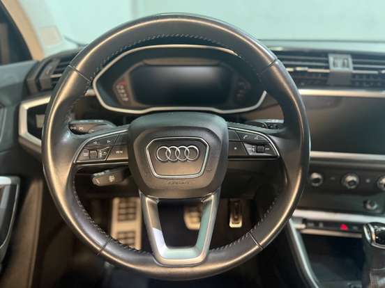 AUDI-Q3-2019