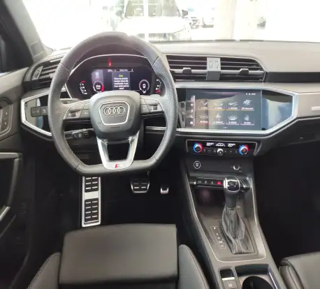 AUDI-Q3-2024