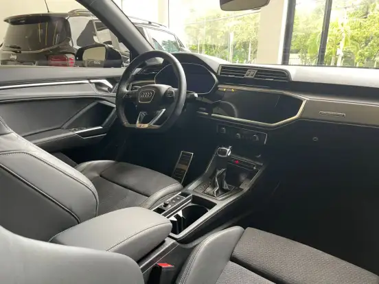 AUDI-Q3-2022