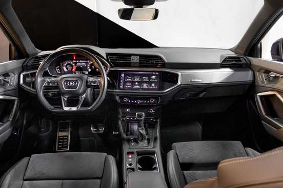 AUDI-Q3-2022