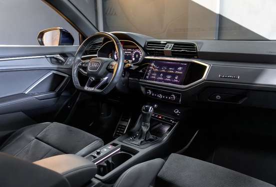 AUDI-Q3-2022