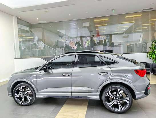 AUDI-Q3-2024