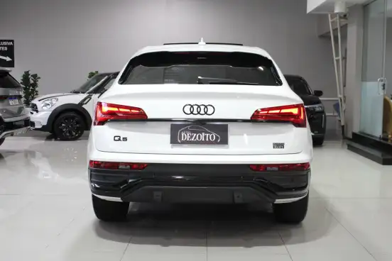 AUDI-Q5-2021