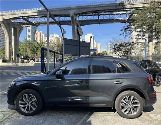 AUDI-Q5-2022