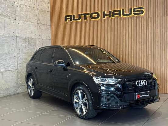 AUDI-Q7-2022