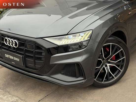 AUDI-Q8-2022