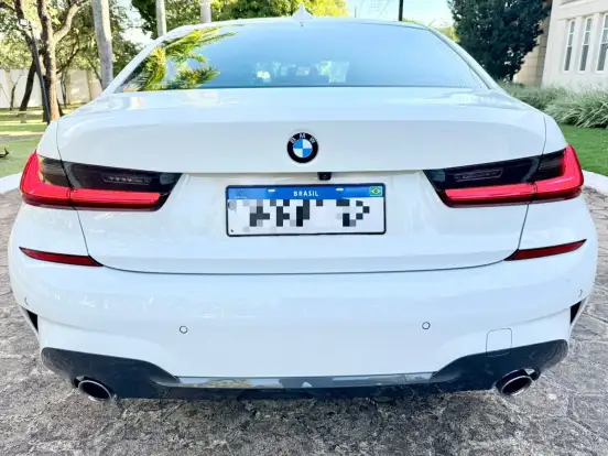 BMW-320i-2021