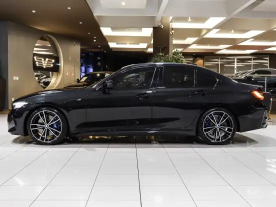 BMW-320i-2023