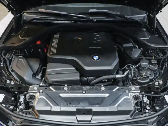 BMW-320i-2023