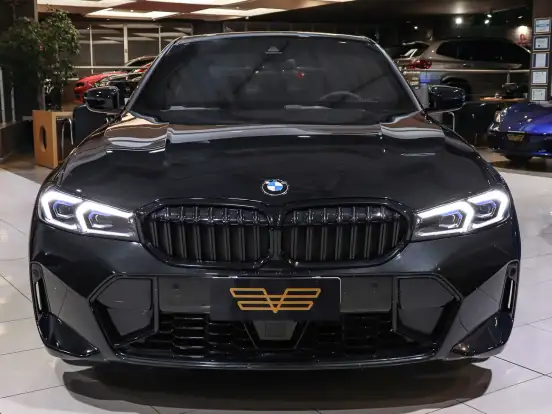 BMW-320i-2023