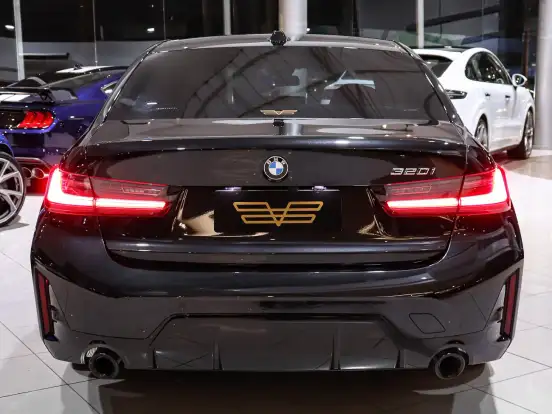 BMW-320i-2023