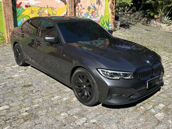 BMW-320i-2020