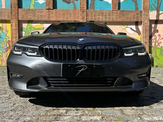 BMW-320i-2020