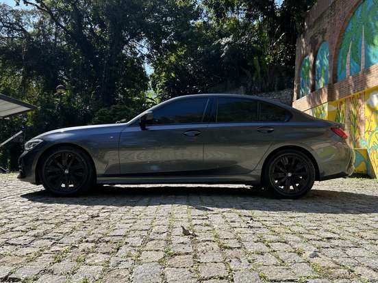 BMW-320i-2020