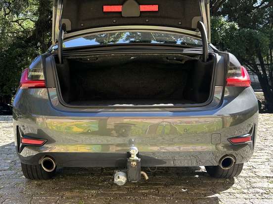 BMW-320i-2020