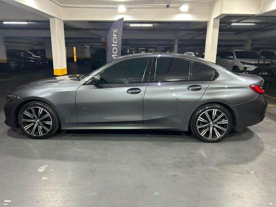 BMW-320i-2020