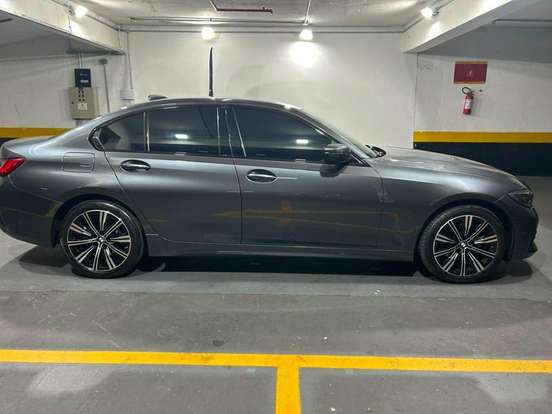 BMW-320i-2020