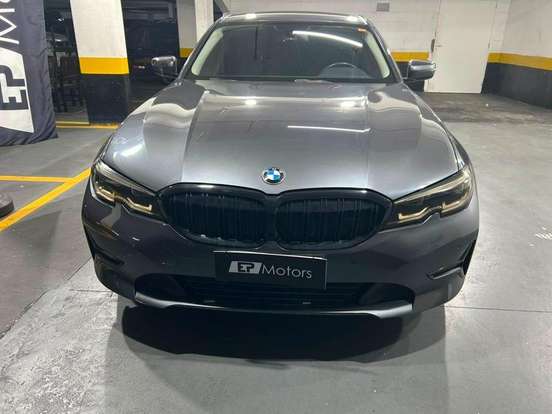BMW-320i-2020