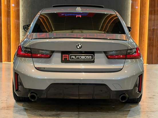BMW-320i-2023