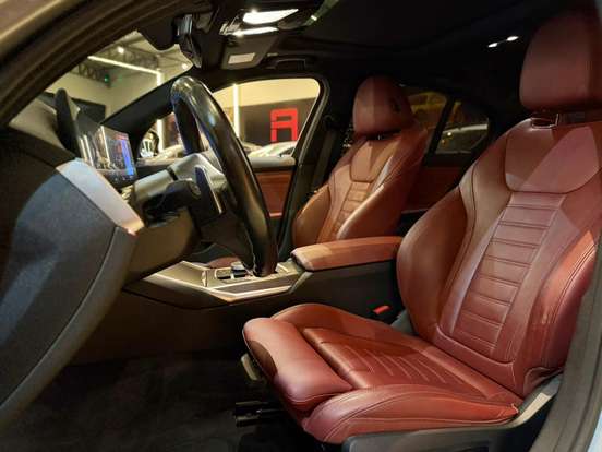 BMW-320i-2023