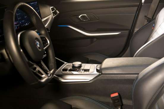 BMW-320i-2025