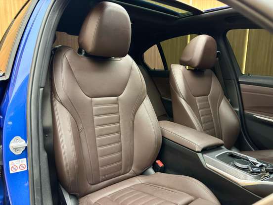 BMW-320i-2023