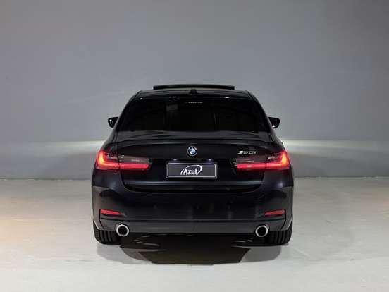 BMW-320i-2023
