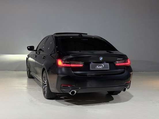 BMW-320i-2023