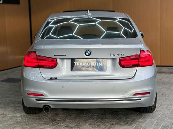 BMW-320i-2017