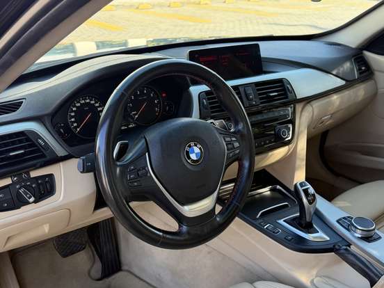 BMW-320i-2018