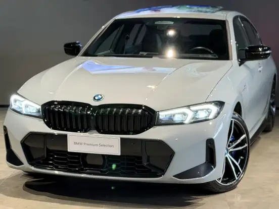 BMW-330e-2024