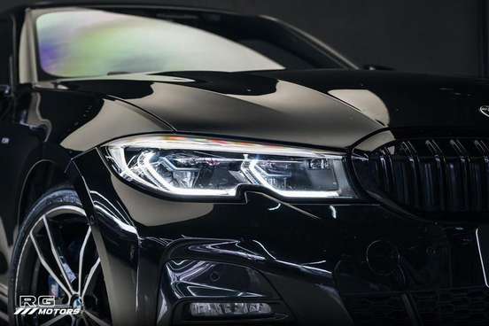 BMW-330e-2021