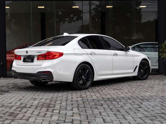 BMW-530i-2017