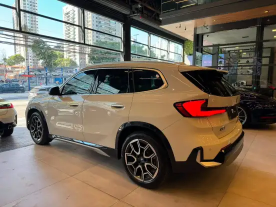 BMW-iX1-2023