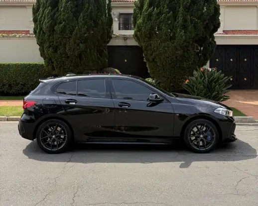 BMW-M 135i-2.0 16V TURBO GASOLINA XDRIVE DARK EDITION AUTOMÁTICO BMW-M 135i-2021