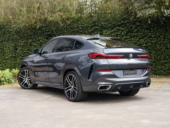 BMW-X6-2021