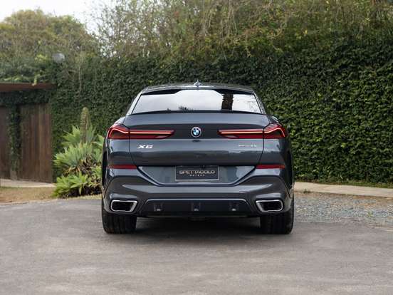 BMW-X6-2021