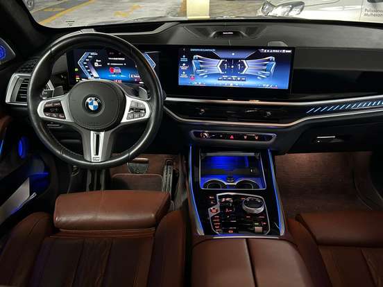 BMW-X7-2024