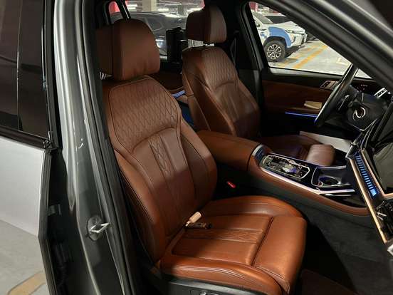 BMW-X7-2024