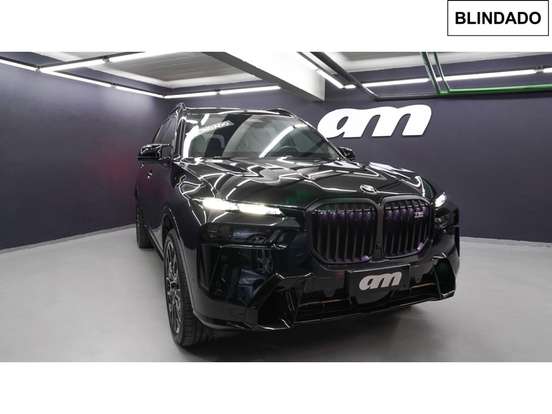 BMW-X7-2024