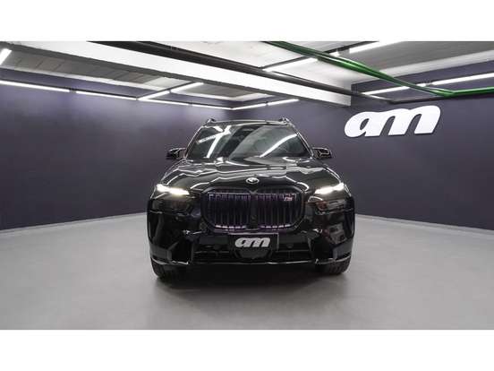 BMW-X7-2024