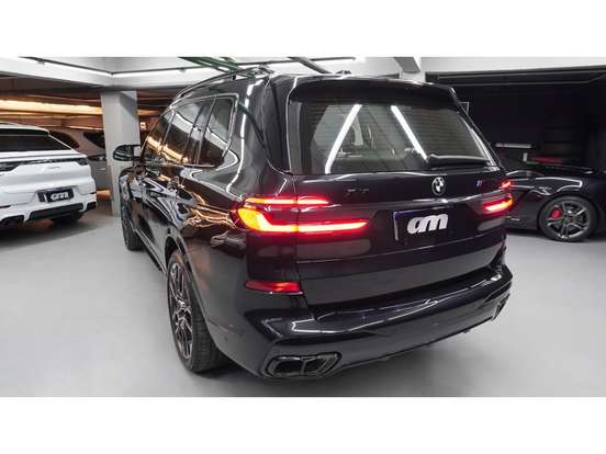 BMW-X7-2024