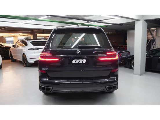 BMW-X7-2024