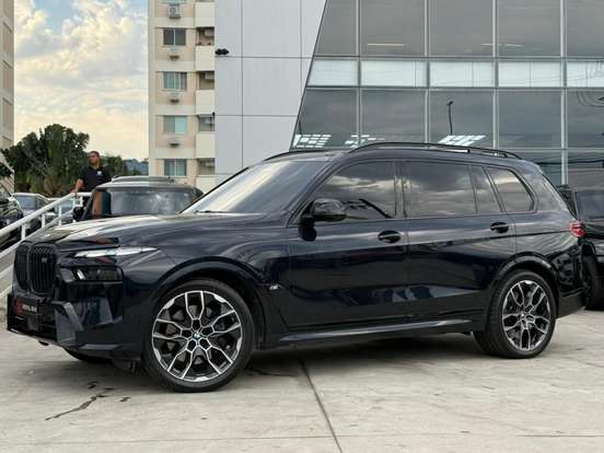 BMW-X7-2024