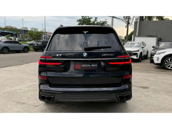 BMW-X7-2024