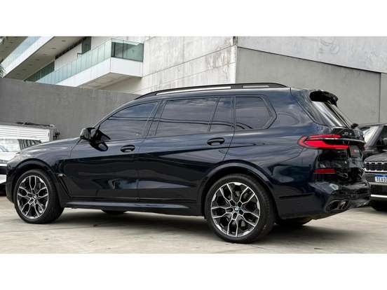 BMW-X7-2024
