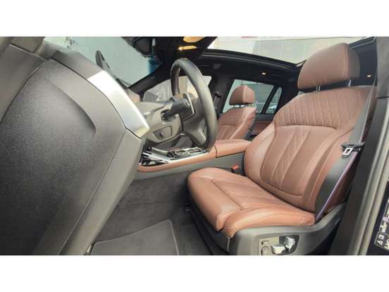 BMW-X7-2024
