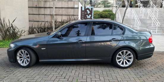 BMW-320i-2.0 16V GASOLINA 4P AUTOMÁTICO BMW-320i-2011